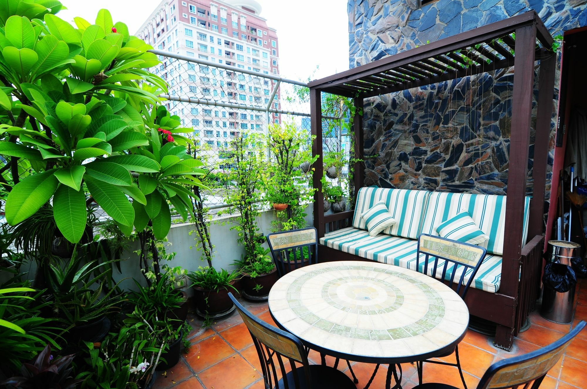 Hotel Baan Sukhumvit Soi 18 Bangkok Exterior foto