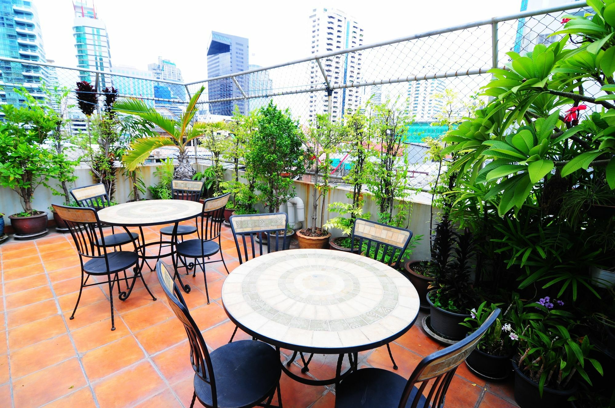 Hotel Baan Sukhumvit Soi 18 Bangkok Exterior foto